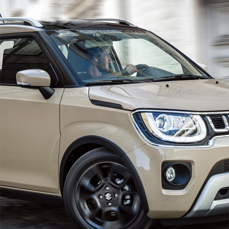 Suzuki Ignis Kleinwagen und SUV in der Stadt